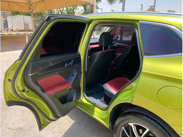 Car image 12