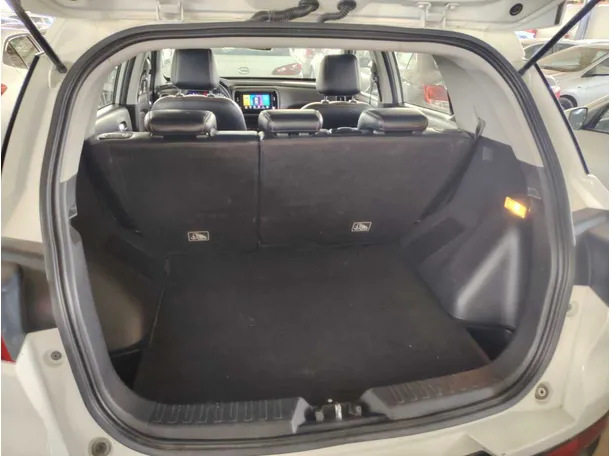 Car image 27