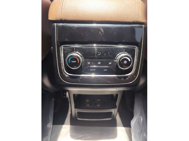Car image 28