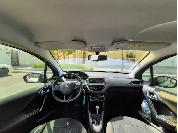 Car image 14