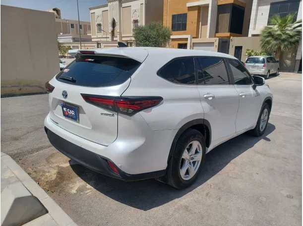 Car image 5
