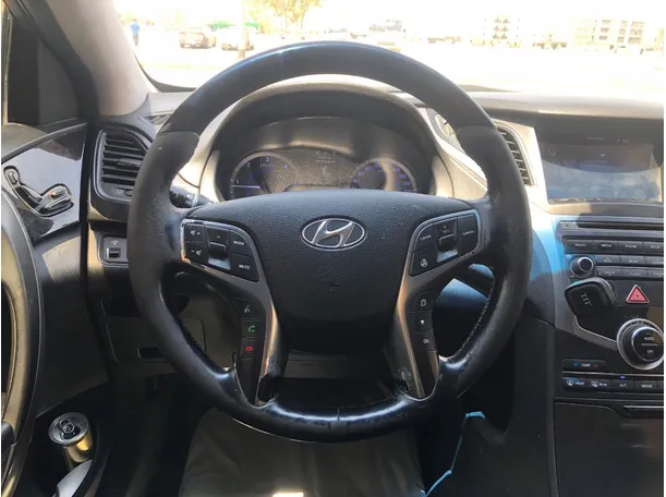 Car image 16
