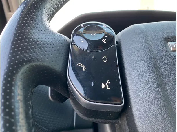 Car image 28