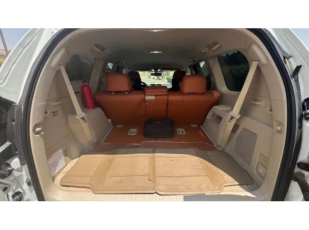 Car image 23