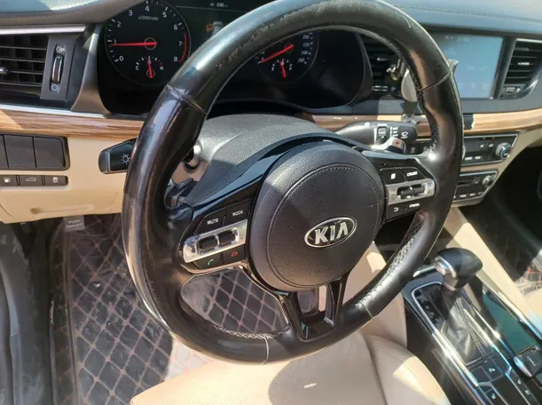 Car image 19