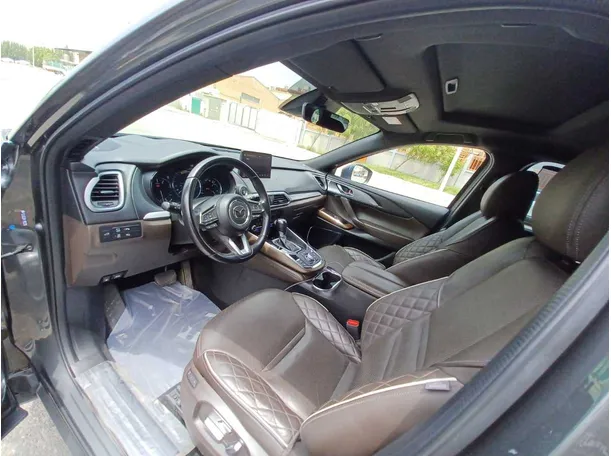 Car image 11