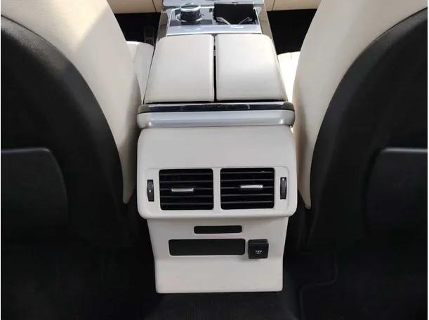 Car image 29