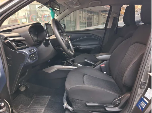 Car image 12