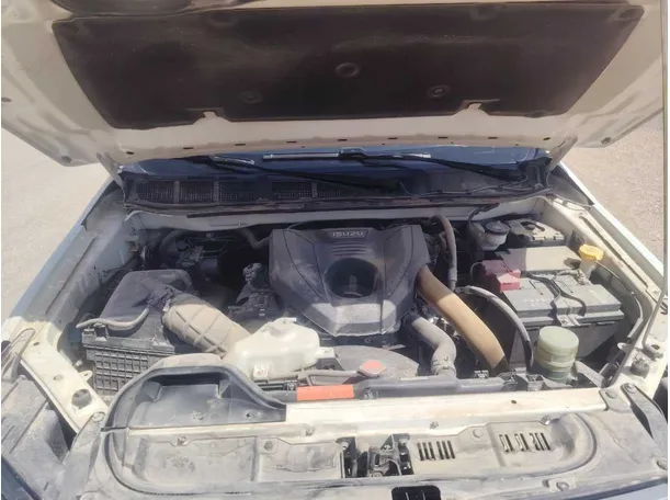 Car image 30