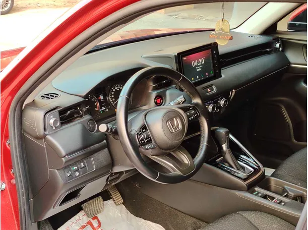 Car image 12