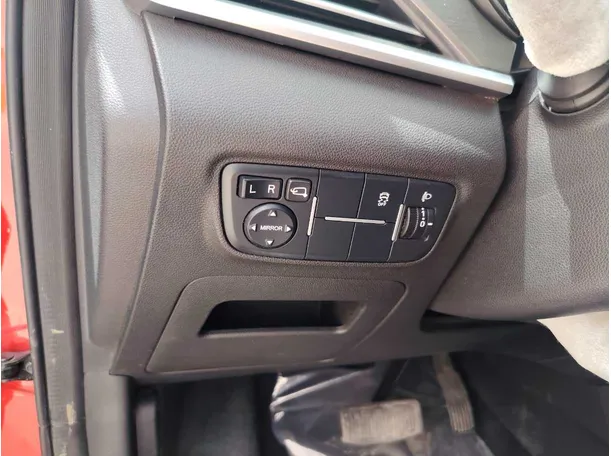 Car image 26
