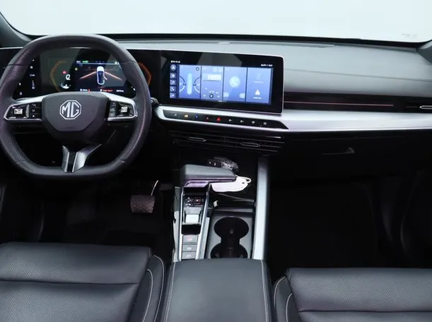 Car image 8