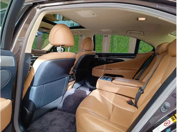 Car image 20