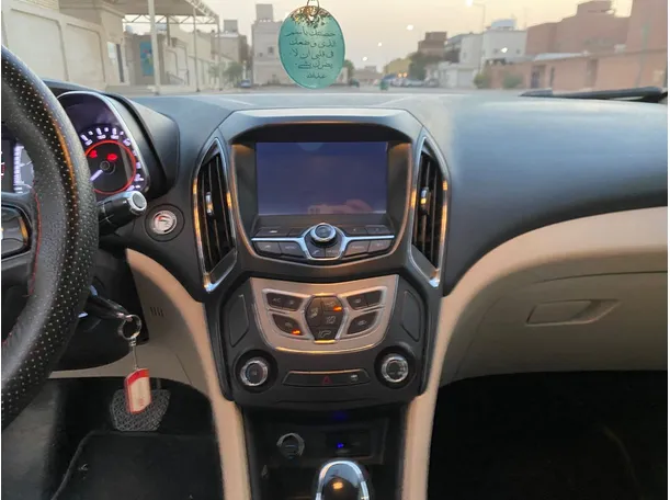 Car image 15