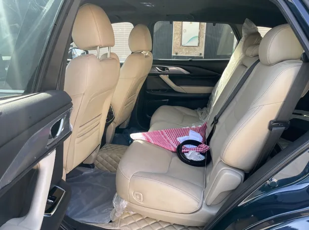 Car image 16