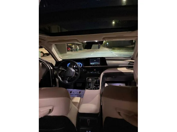 Car image 19
