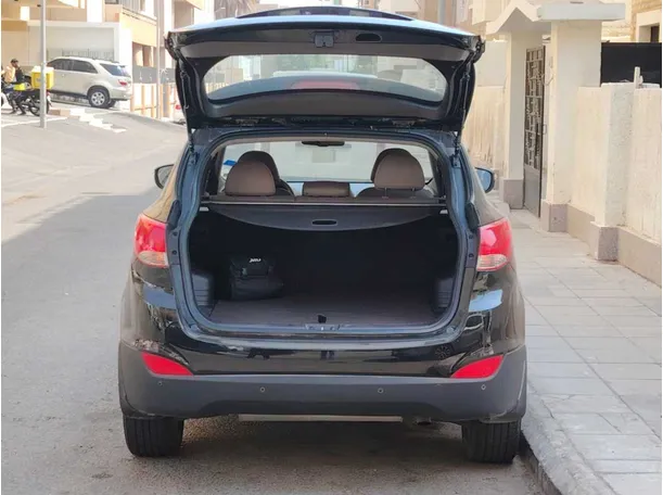 Car image 24