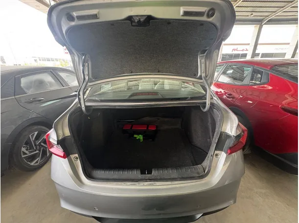 Car image 16