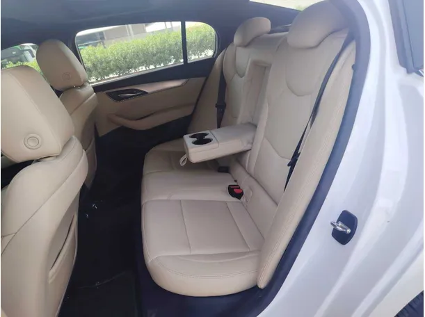 Car image 15