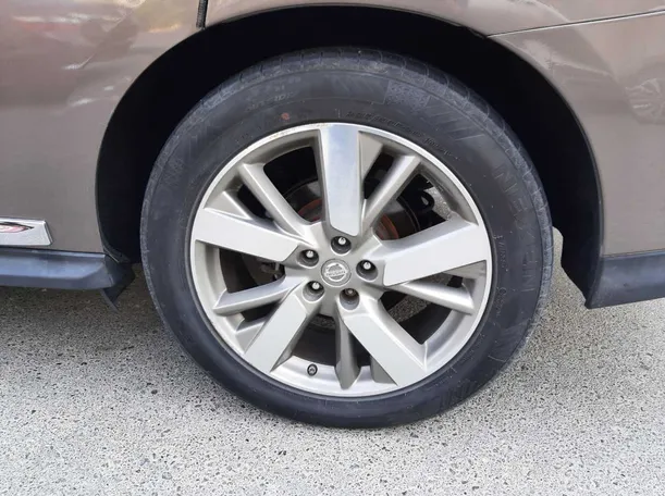 Car image 9