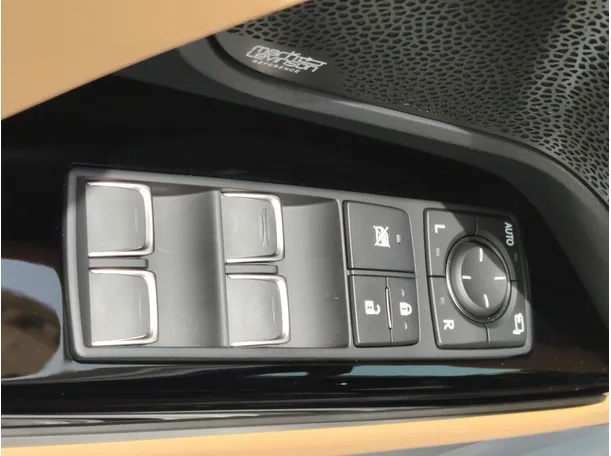 Car image 37