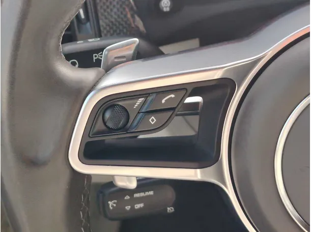Car image 35