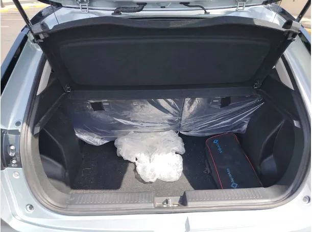 Car image 25
