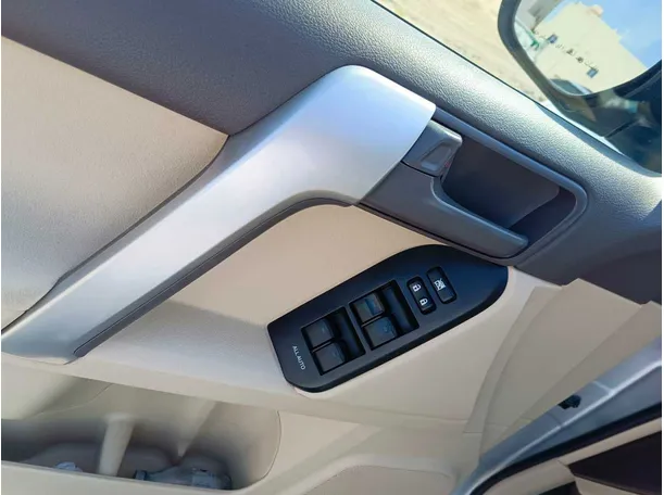Car image 29