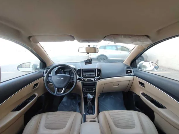 Car image 19