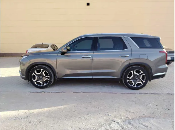 Car image 8
