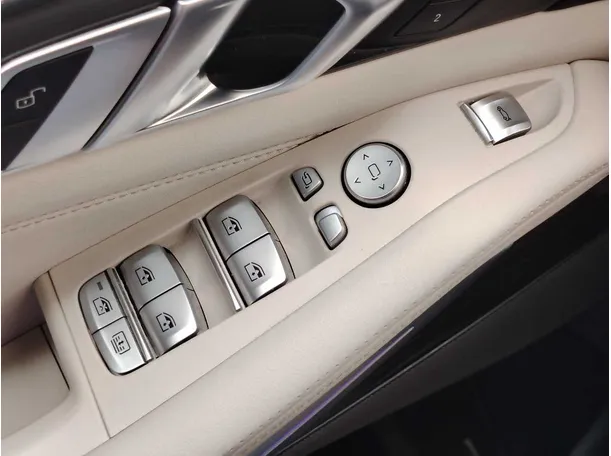 Car image 28