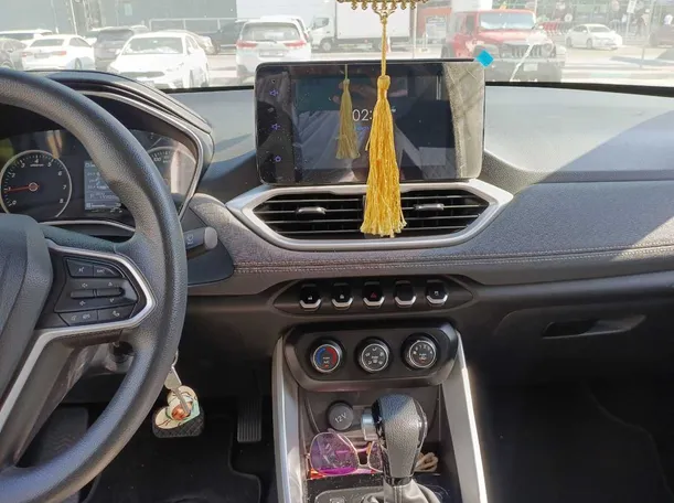 Car image 12