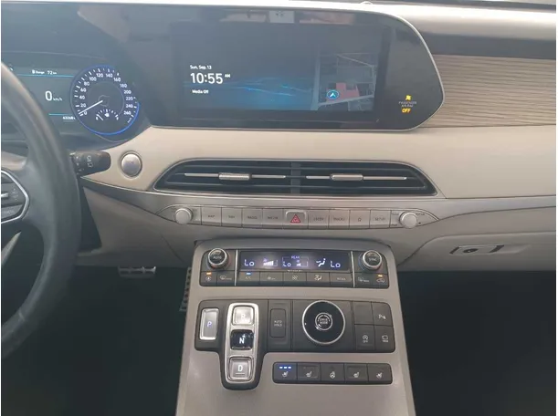 Car image 10