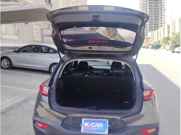 Car image 25