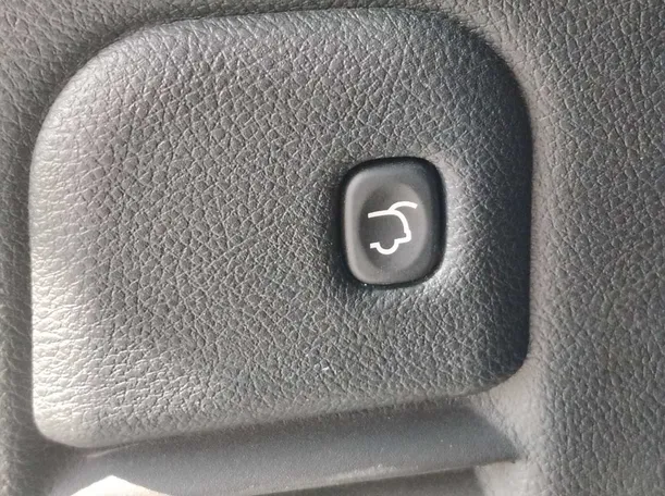 Car image 35