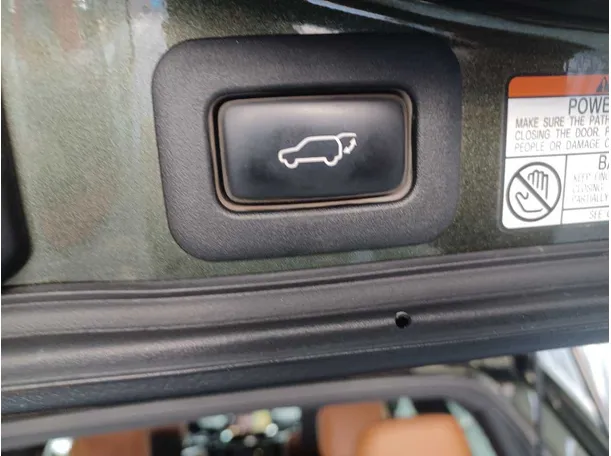 Car image 24
