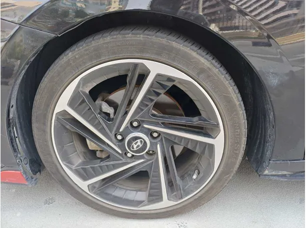 Car image 9