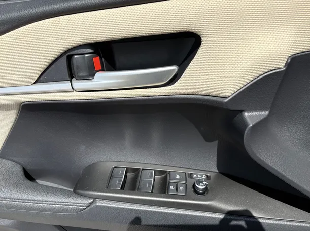 Car image 25