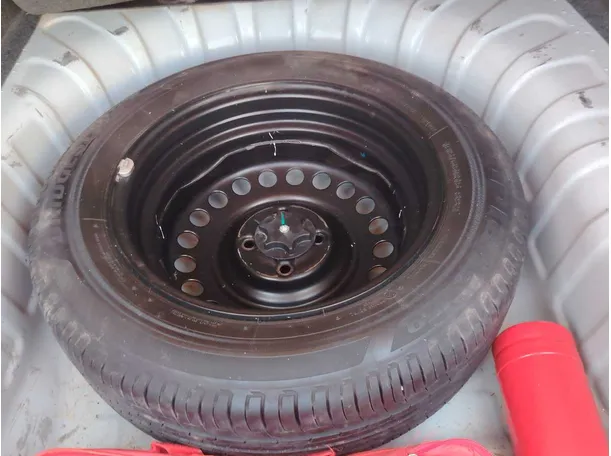 Car image 32