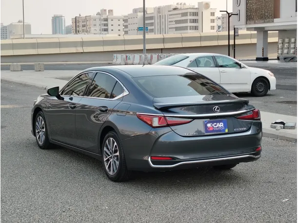 Car image 7