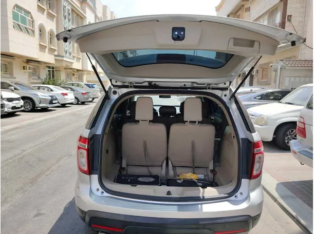 Car image 26