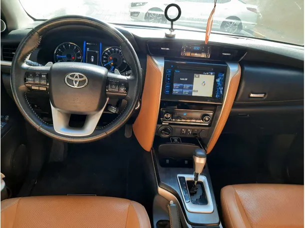 Car image 16