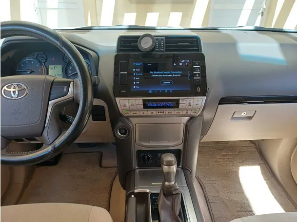 Car image 17