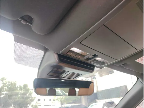 Car image 38