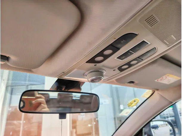 Car image 35