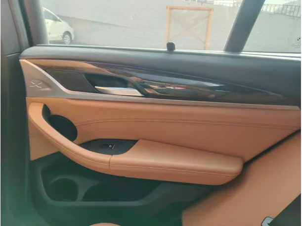 Car image 37