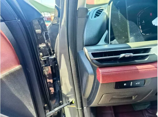 Car image 35