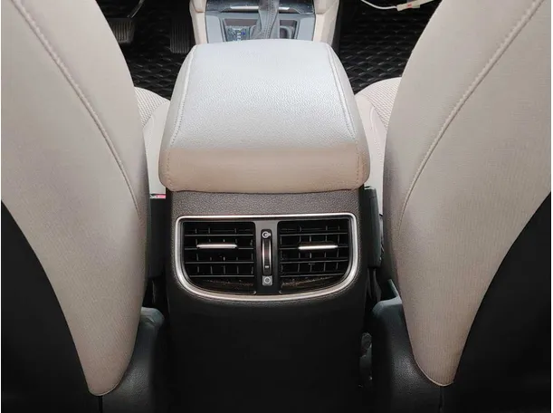 Car image 27
