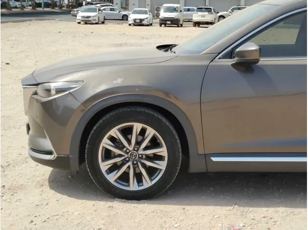 Car image 9