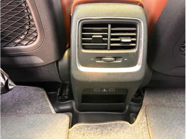 Car image 26